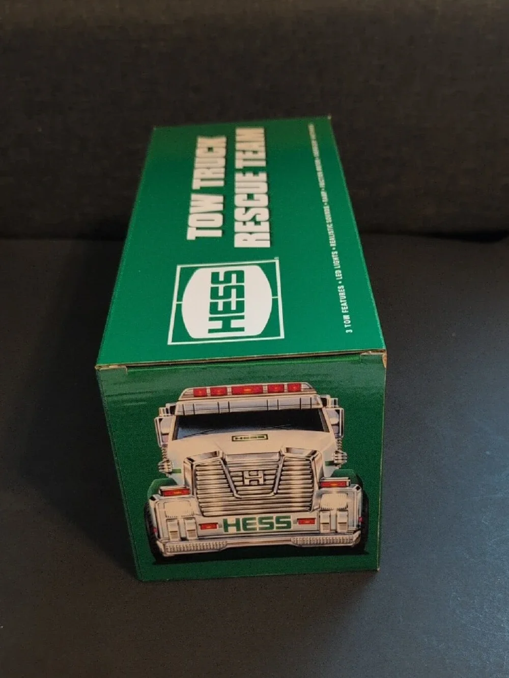 Hess Truck Holiday Collectable 2019 Tow Truck Rescue Team